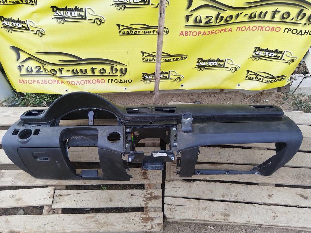 Панель передняя салона (торпедо) YYR700 Volkswagen Passat купить