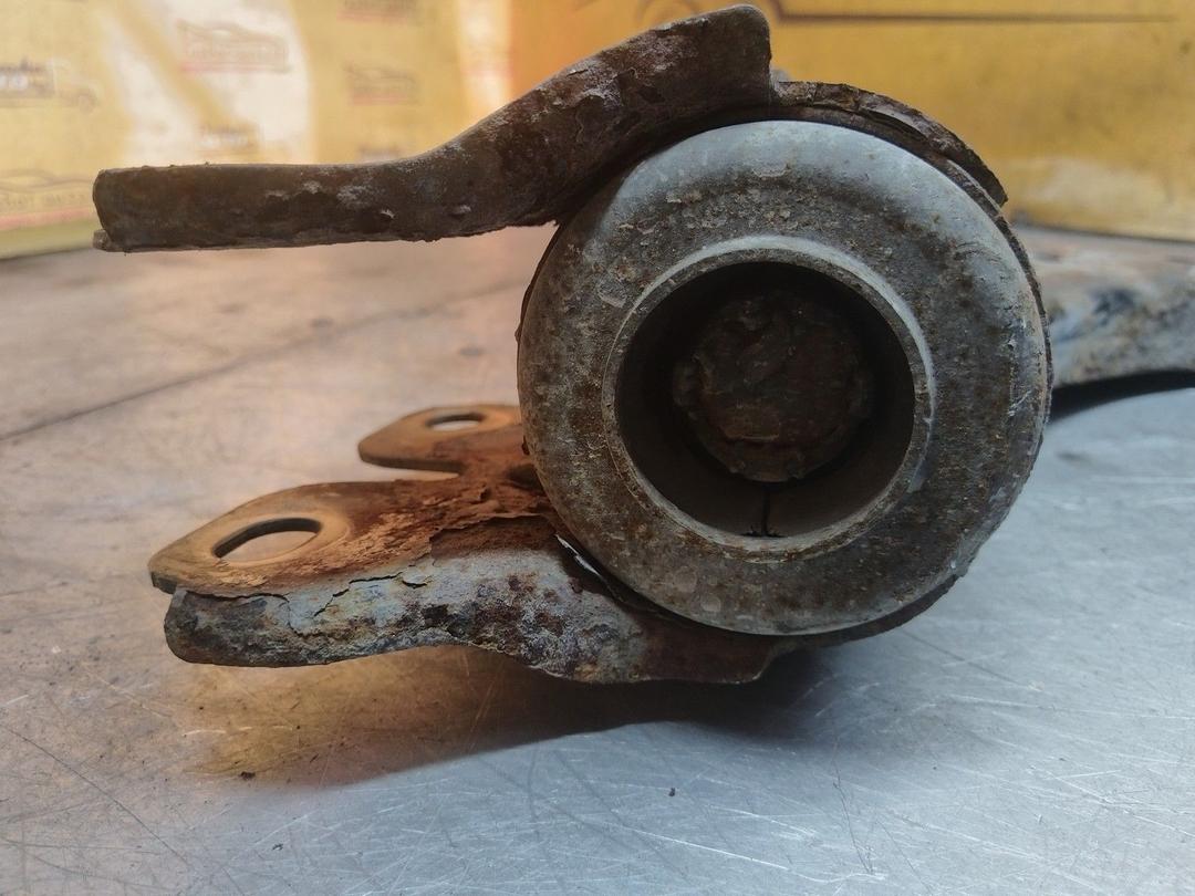 Рычаг передний правый WQF6BC Volvo XC70 купить на авторазборке