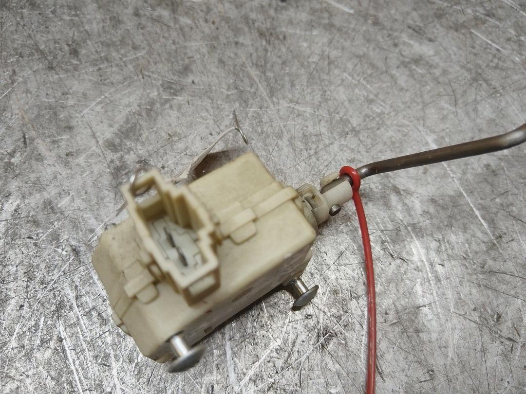 Активатор замка крышки топливного бака 14MQTT Audi A4 купить в магазине запчастей бу