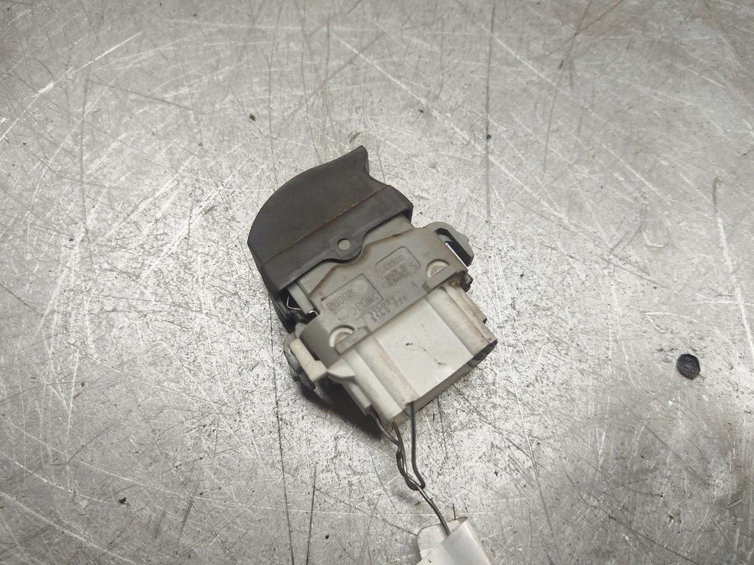 Кнопка стеклоподъемника заднего правого QXES97 Renault Scenic - Фото 2