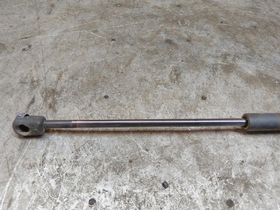 Амортизатор крышки багажника (3-5 двери) KELS31 Ford Fiesta - Фото 4