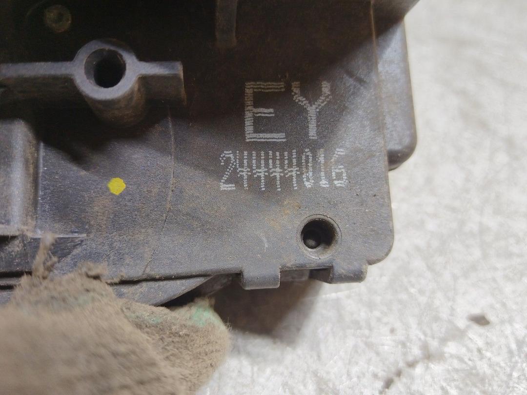 Замок двери передней правой 7OMW2G Opel Zafira купить в магазине запчастей бу