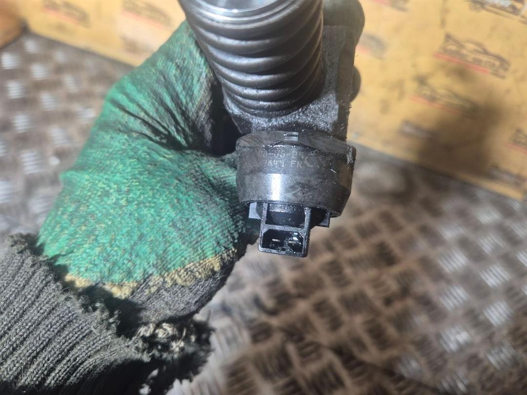 Форсунка 6CH92J Volkswagen Caddy купить