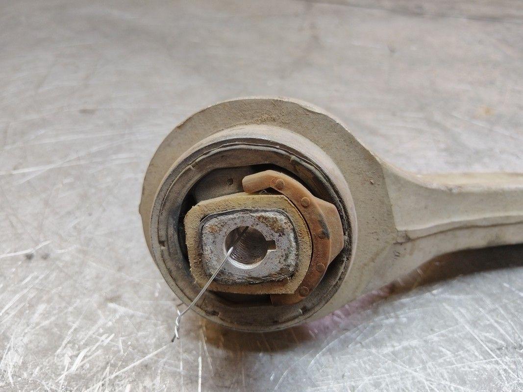 Рычаг передний левый JHCBHT Volkswagen Passat undefined