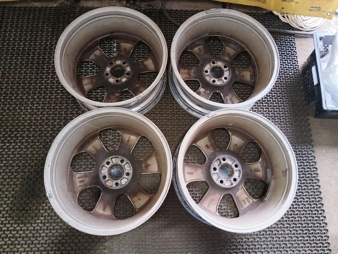 Предлагаем Диск литой R18, 5x108 Volvo XC70 2011 8IFZ45 (комплект) 8IFZ45 8IFZ45 Volvo XC70 купить для авто. Выбор размера, всегда в наличии, принимаем заказы на запчасти