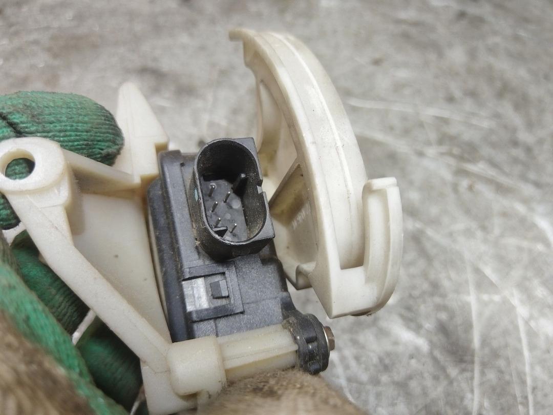 Моторчик заслонки печки MOG570 Volkswagen Passat купить в магазине запчастей бу