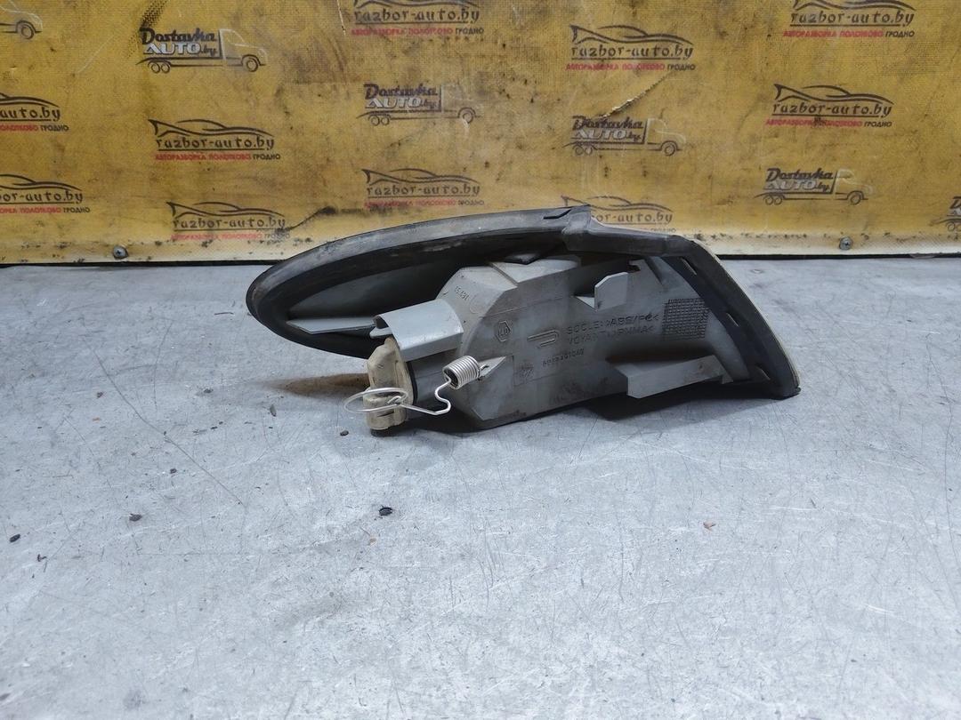 Поворотник левый Y6J3XW Renault Espace купить в магазине запчастей бу