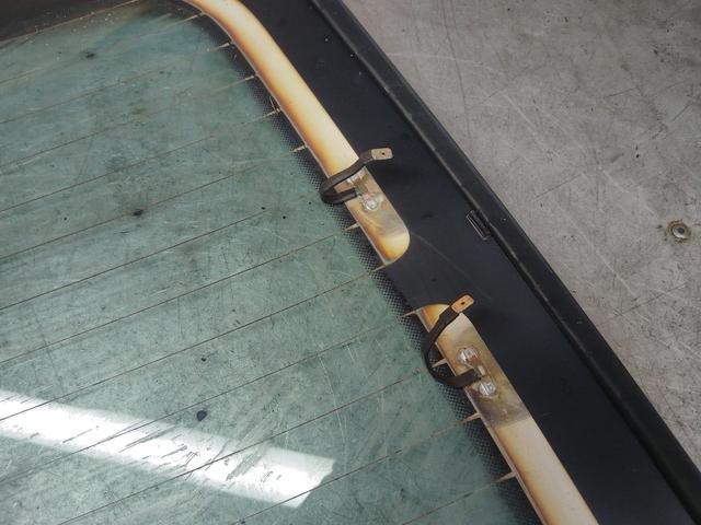 Стекло двери задней левой BLRNI0 Volkswagen Caddy купить в магазине запчастей бу