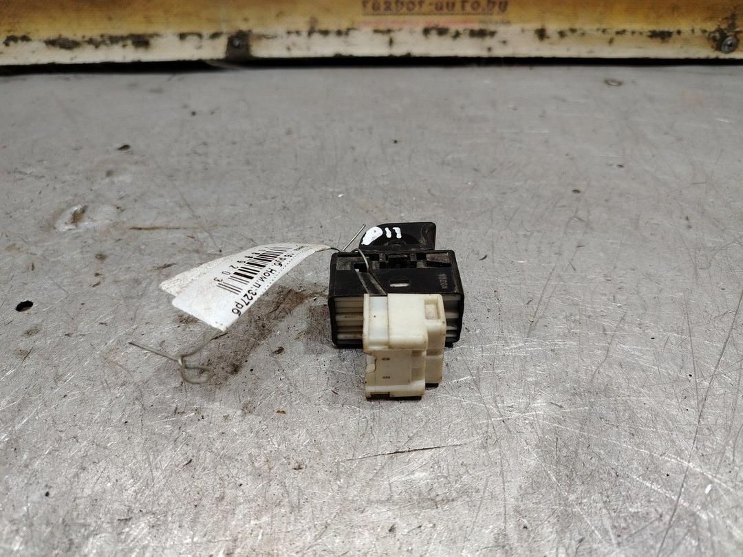 Кнопка стеклоподъемника заднего правого H9GXIA Nissan Primera - Фото 3