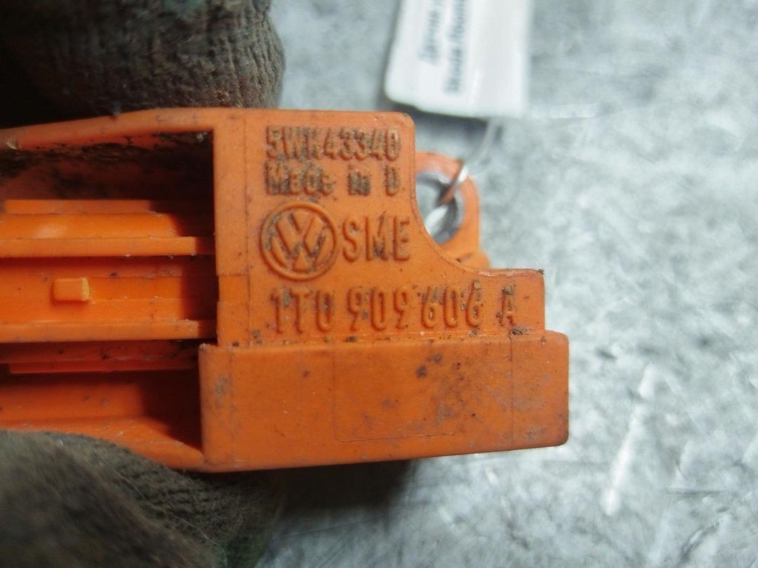 Датчик удара 2SBP3E Skoda Roomster купить с доставкой