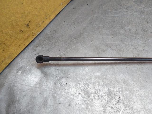 Амортизатор капота 3DU1HM Volvo V40 купить