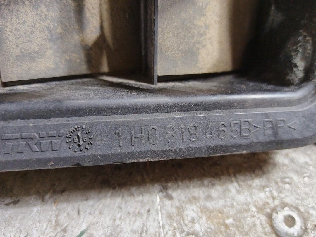 Решетка вентиляции кузова RP0X88 Seat Toledo купить с доставкой