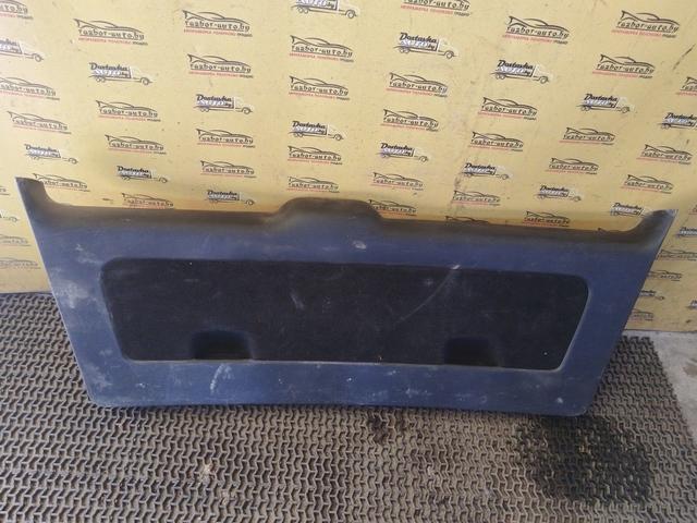 Обшивка крышки багажника D4W6C9 Volkswagen Golf