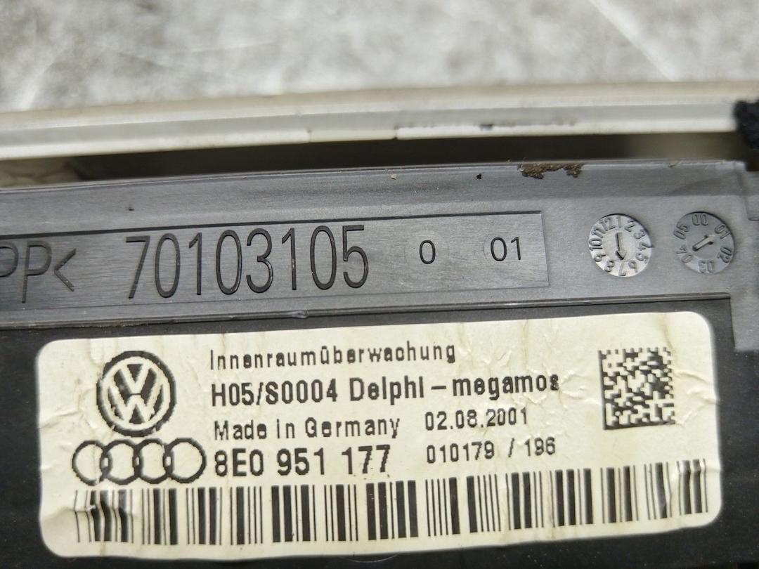 Фонарь салона (плафон) NU6ZX0 Audi A4 купить в магазине запчастей бу