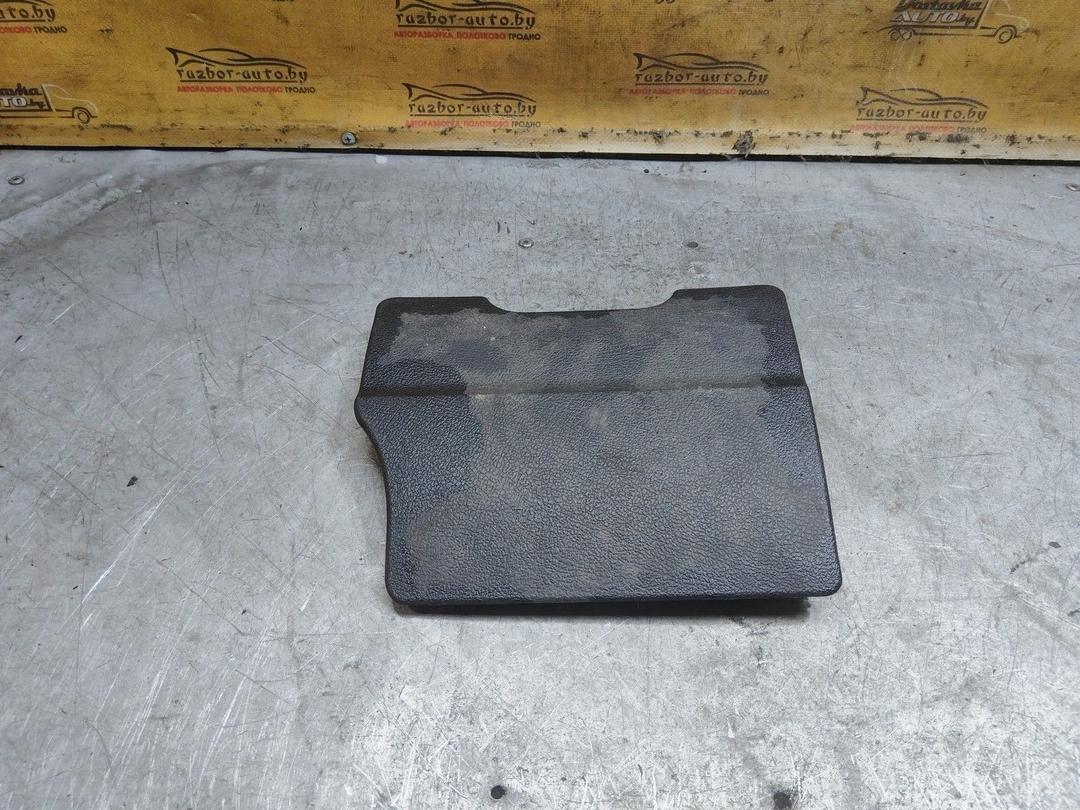 Крышка блока предохранителей J2HYB7 Opel Zafira