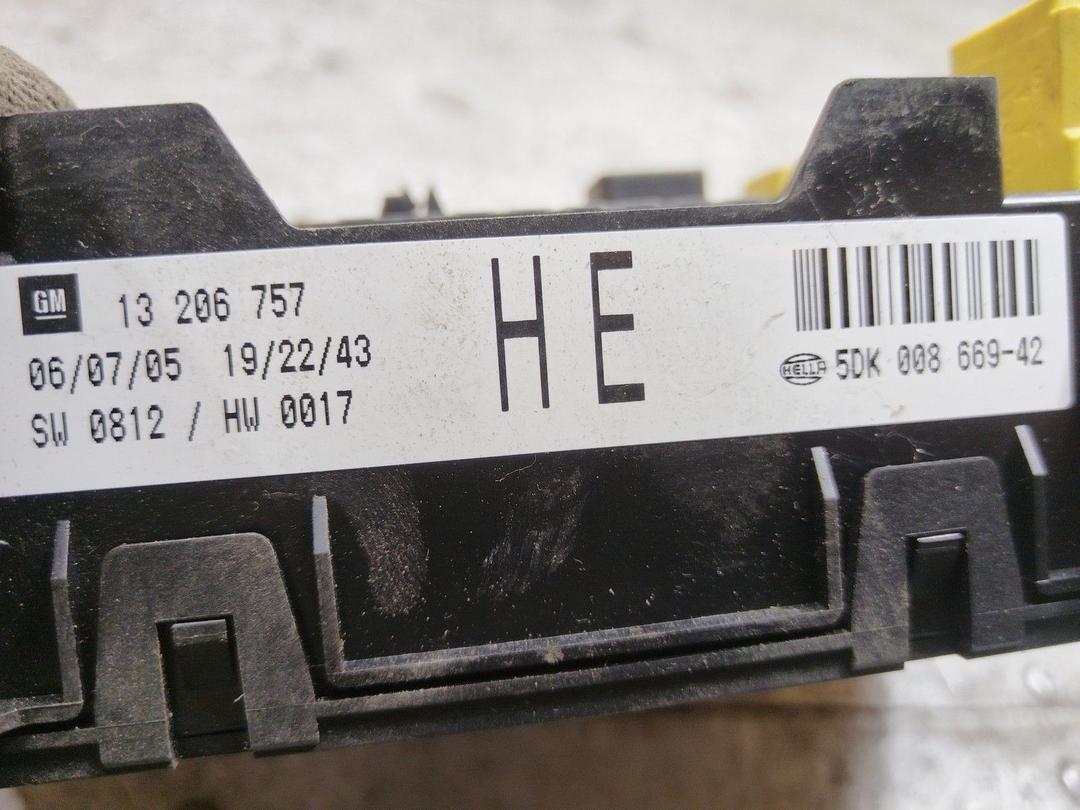 Блок предохранителей C620NV Opel Zafira купить