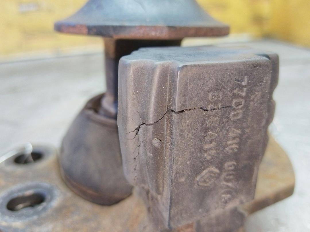 Подушка крепления двигателя 86SBE0 Renault Safrane купить с доставкой