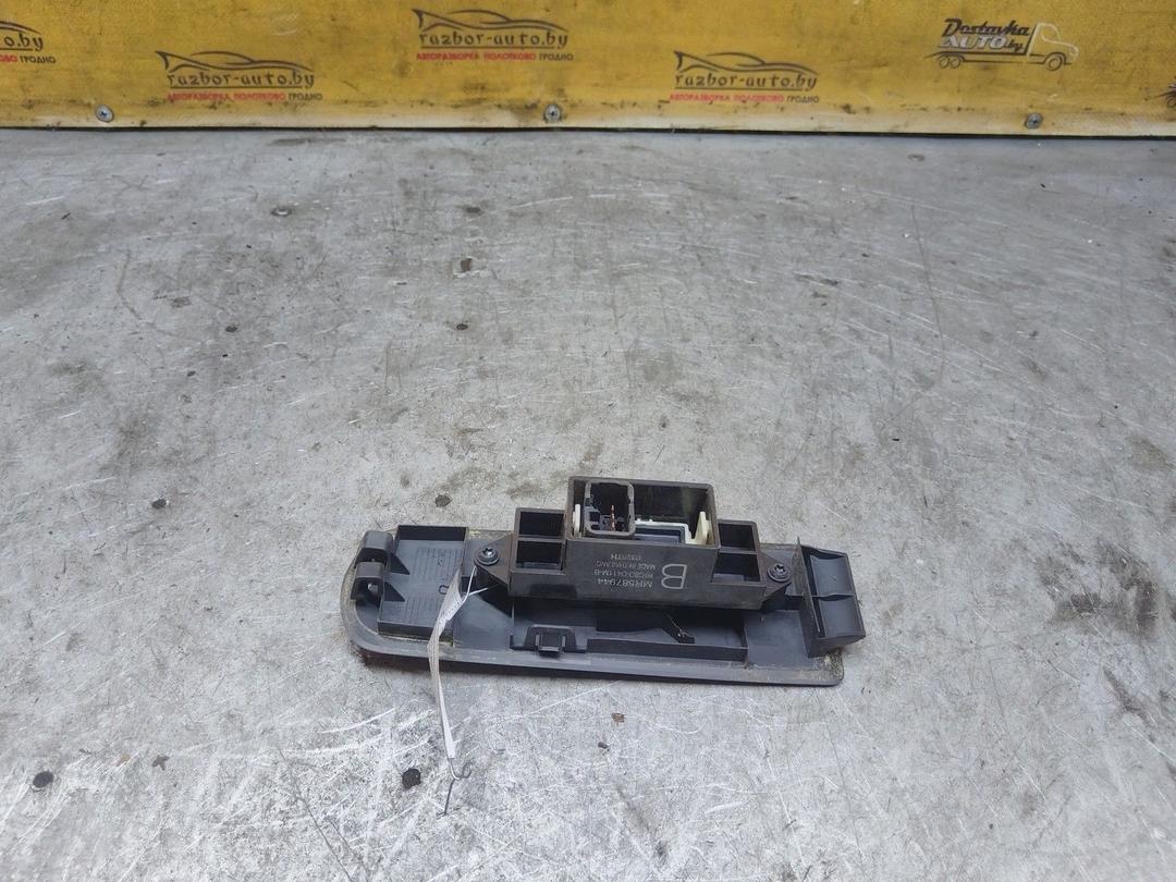 Кнопка стеклоподъемника переднего правого T1W4HX Mitsubishi Colt купить в магазине запчастей бу