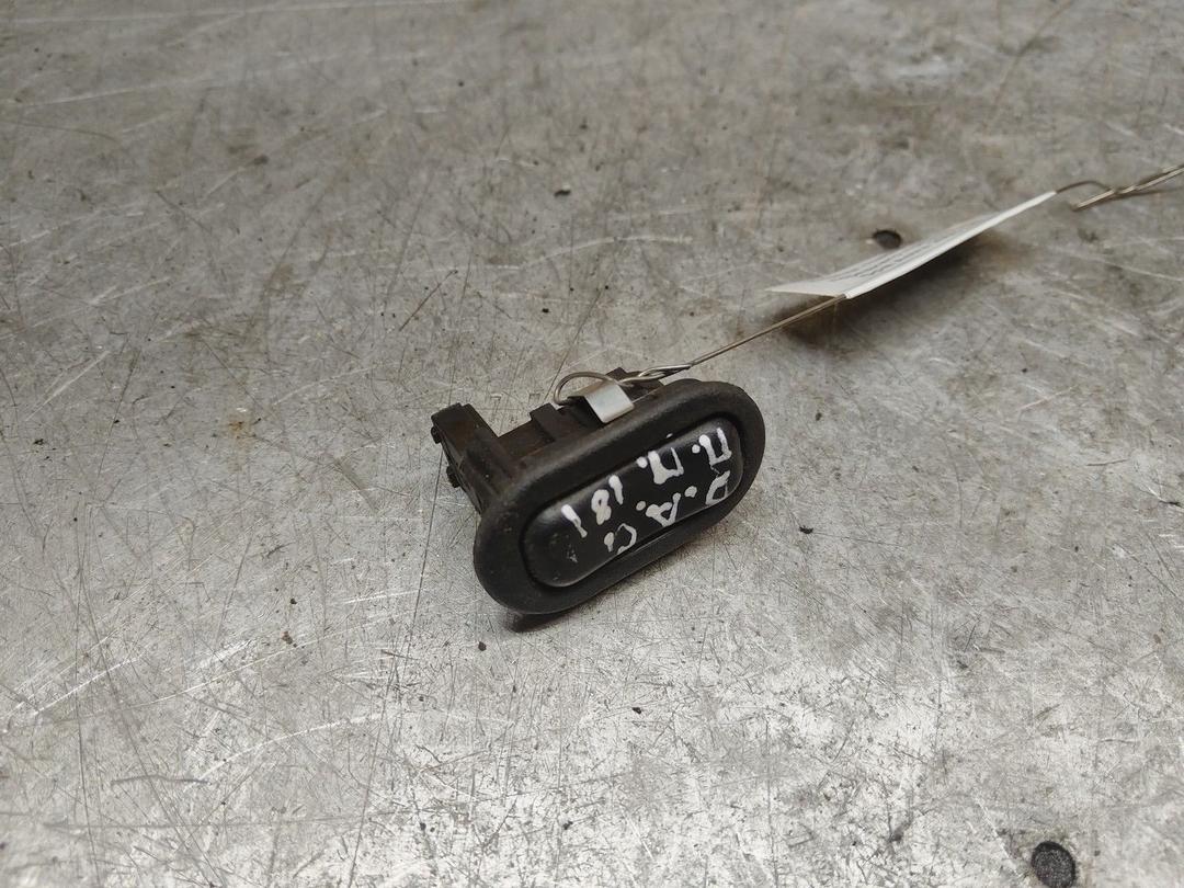 Кнопка стеклоподъемника переднего правого 90BZIX Opel Astra