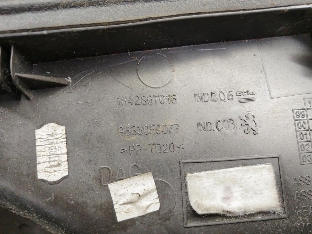 Бардачок VOV7HW Peugeot 607 купить в магазине запчастей бу