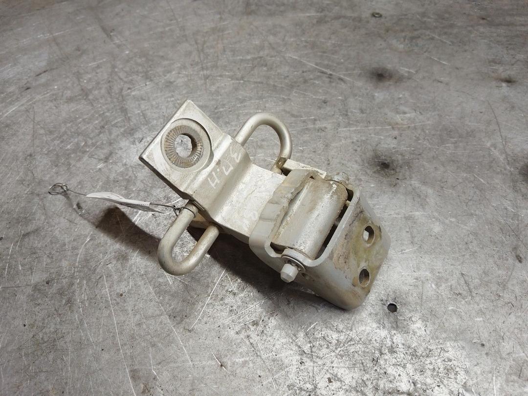 Петля двери задней правой T3GZ1U Audi 80