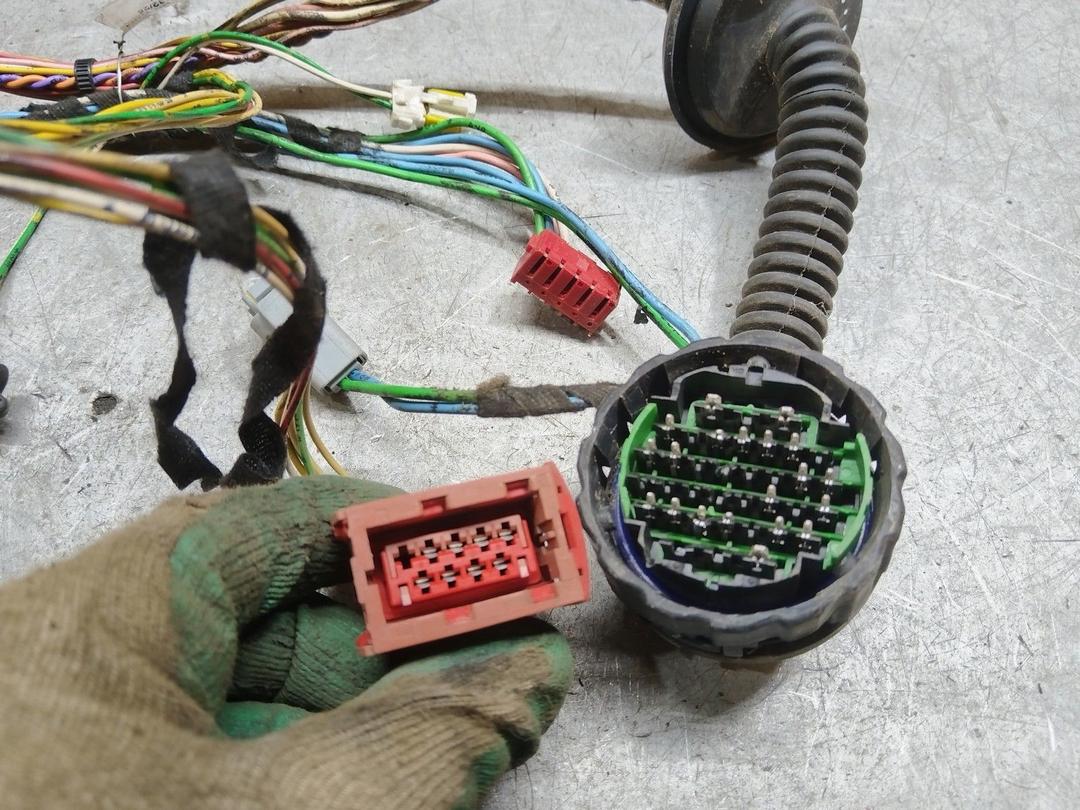 Проводка двери передней правой X4ST21 Peugeot 607 купить с доставкой