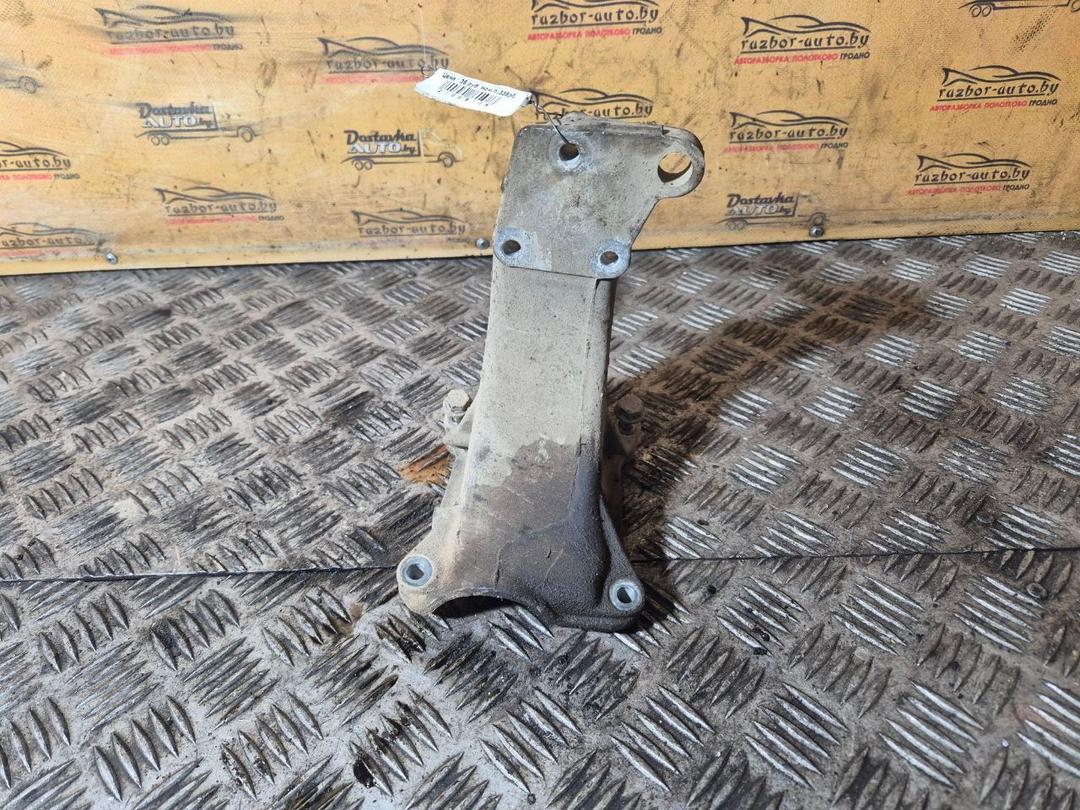 Кронштейн двигателя RI96ZU Volkswagen Passat купить