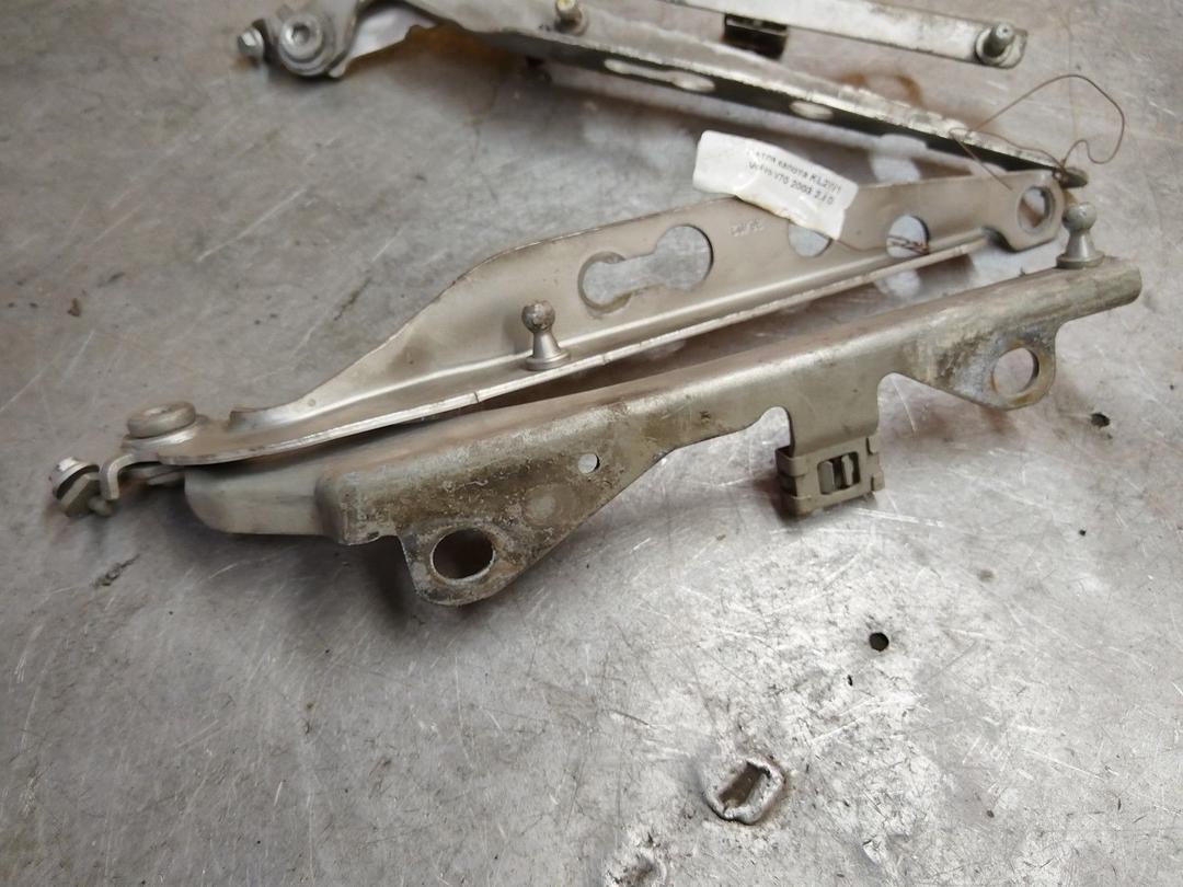 Петля капота KL2YV1 Volvo V70 купить на авторазборке