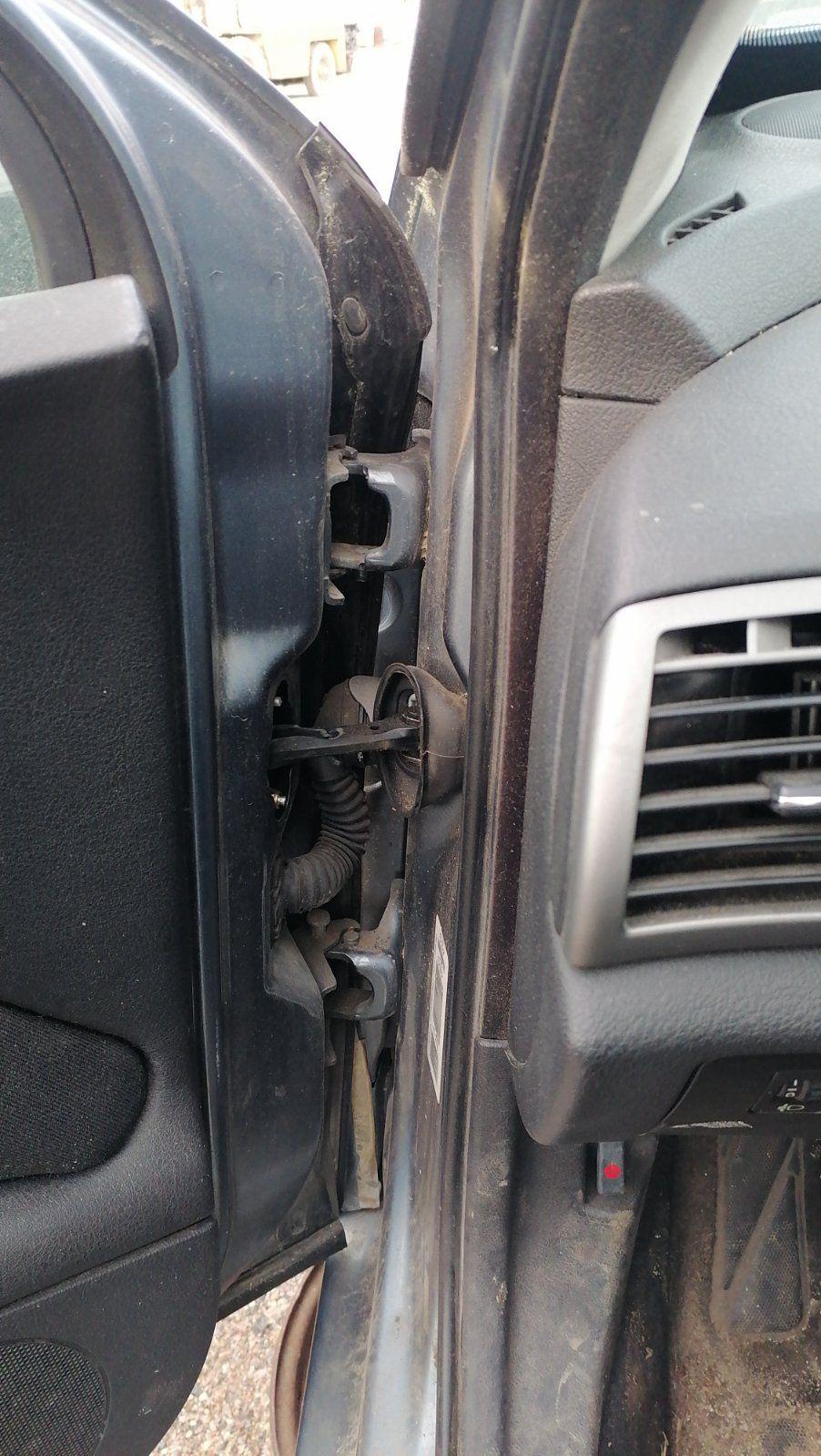 Петля двери передней левой 0BSV58 Peugeot 407