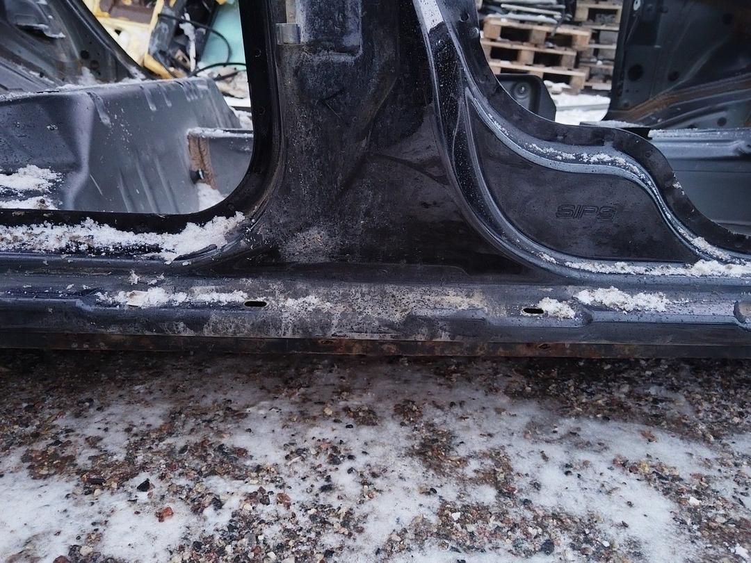 Стойка кузовная центральная правая 527Y8T Volvo S60 купить с доставкой