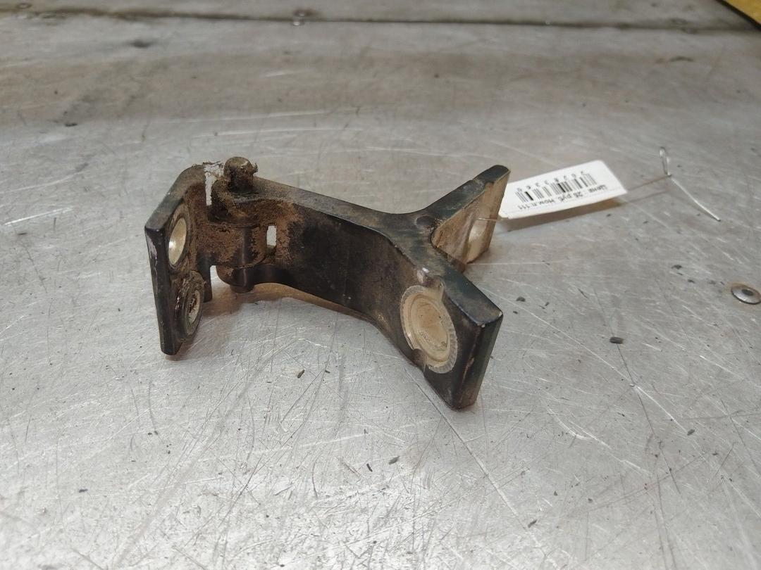 Петля двери задней правой 6QIG5Z Audi 80 купить