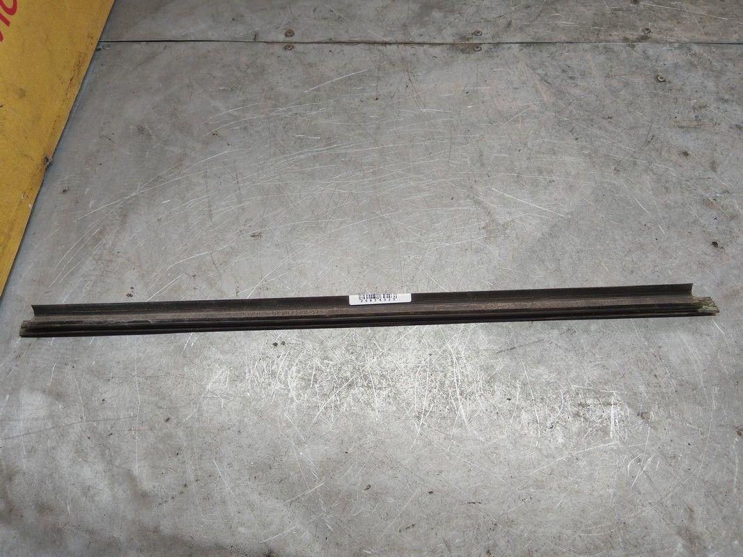 Молдинг стекла двери задней левой наружный K4DOO5 Citroen C3 купить