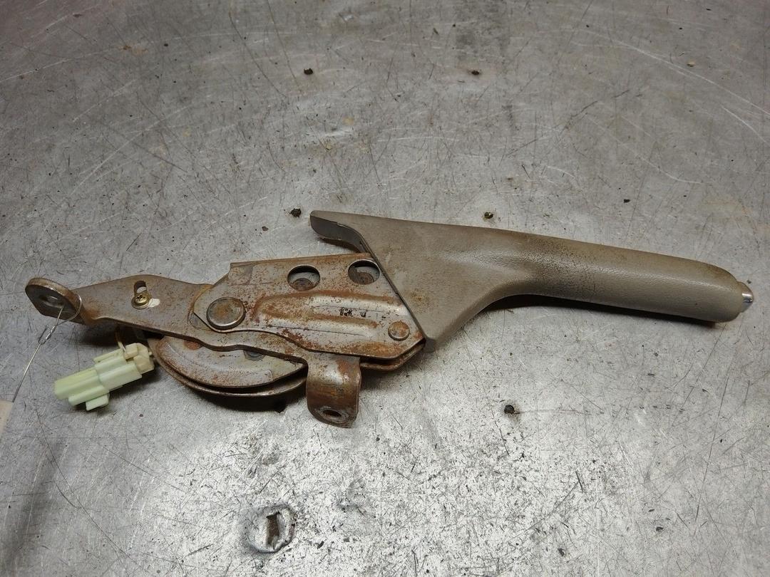 Рычаг ручного тормоза (ручника) T1M4F5 Mazda Premacy