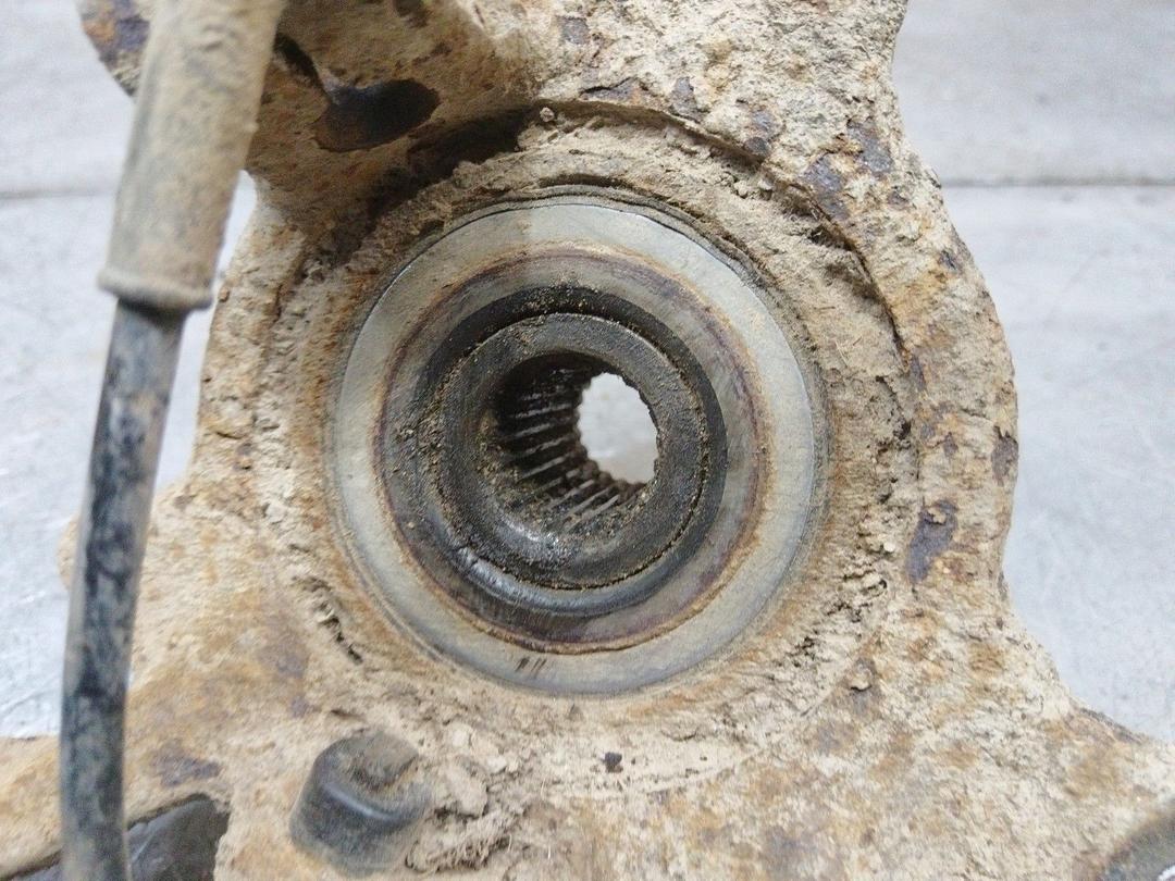 Кулак поворотный правый 8M2E0J Renault Scenic RX4 купить на авторазборке