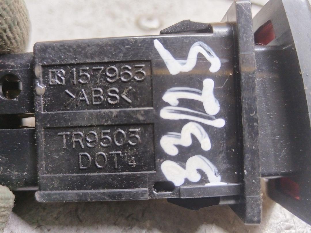 Кнопка аварийной сигнализации OUL8WP Toyota Avensis купить на авторазборке