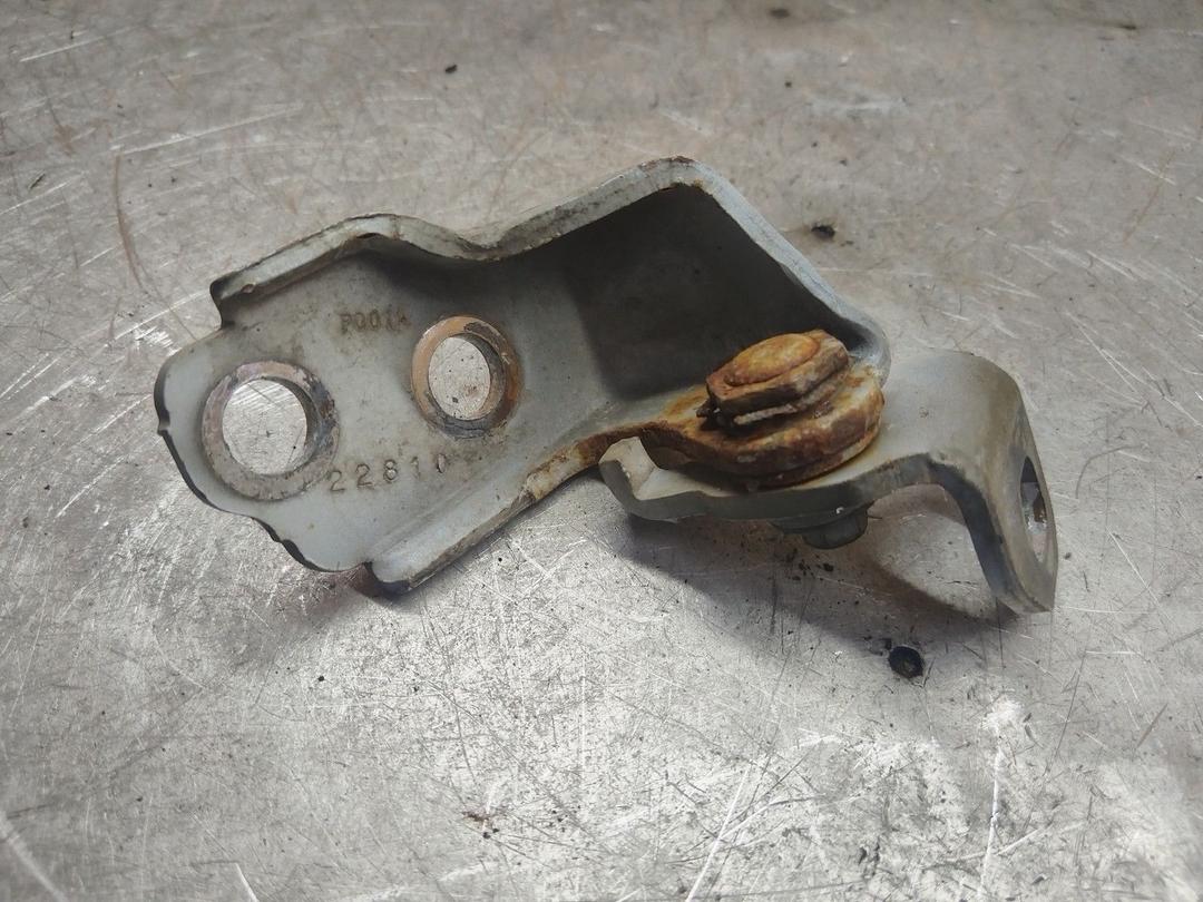 Петля двери передней правой 5UNAZ2 Ford Fusion купить в магазине запчастей бу