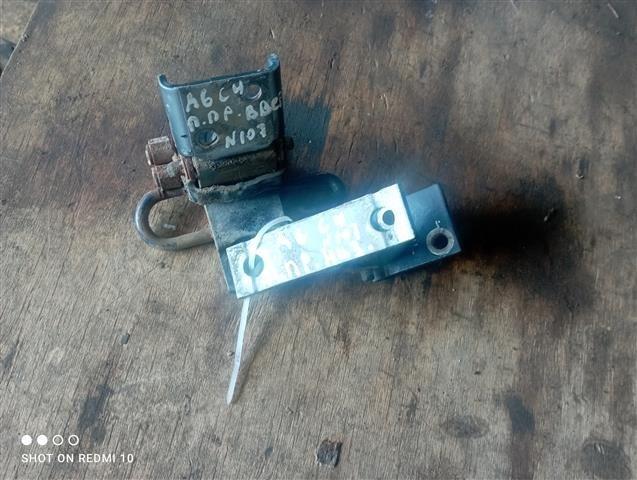 Петля двери передней правой 22C9C7 Audi A6