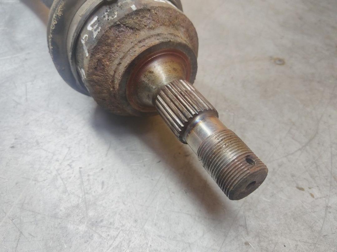 Полуось передняя левая (приводной вал, ШРУС) Q8WR7G Citroen C5 купить