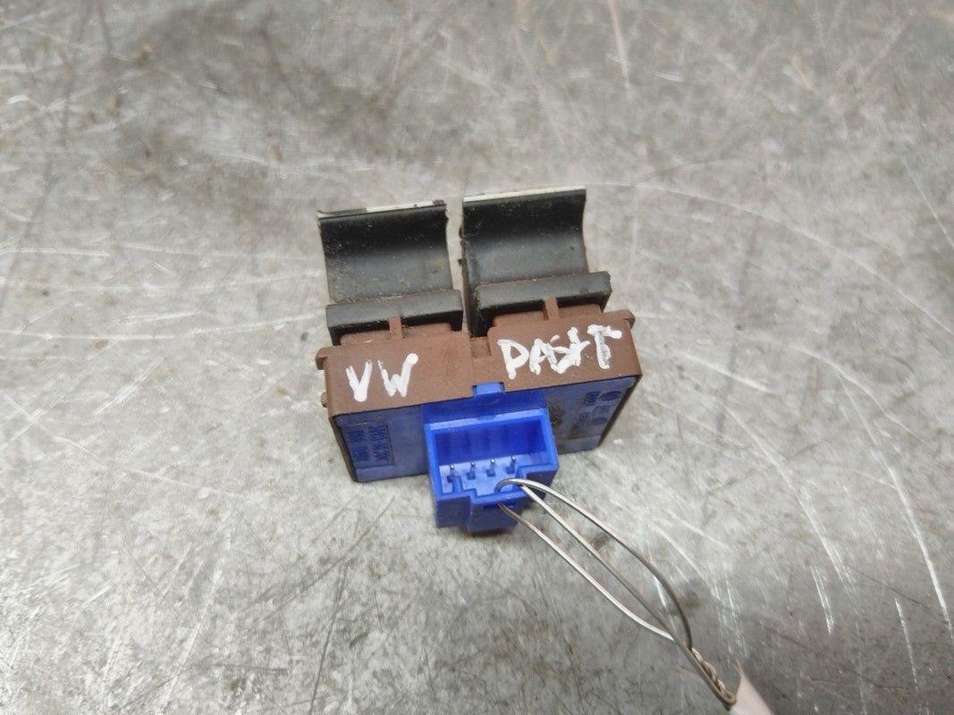 Кнопка открытия багажника 5DBNHU Volkswagen Passat купить с доставкой