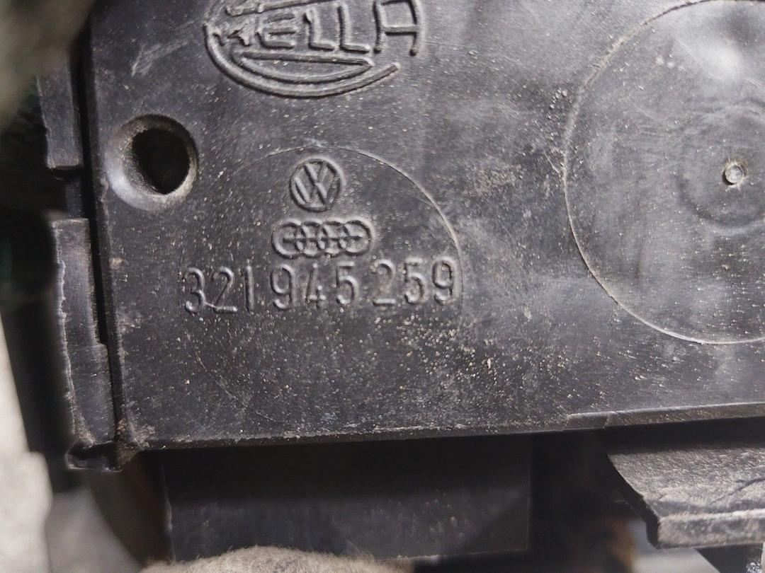 Фонарь крышки багажника левый E43G7X Volkswagen Passat купить с доставкой