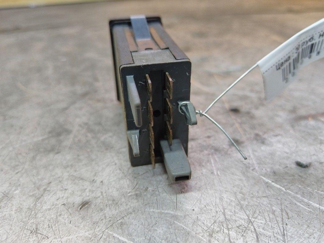 Кнопка аварийной сигнализации JWPB2P Volkswagen Passat купить