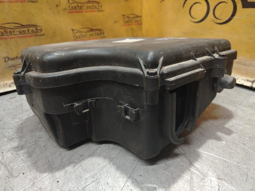 Короб предохранителей 6F8MUD Volkswagen Passat - Фото 2