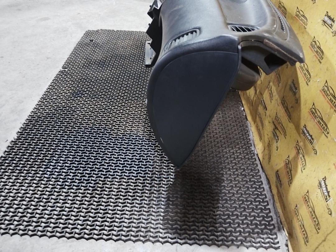 Панель передняя салона (торпедо) XF0MNO Mitsubishi Carisma undefined