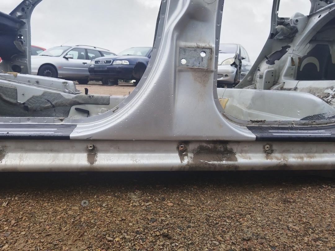 Стойка кузовная центральная левая 5WN8HZ Volkswagen Passat купить