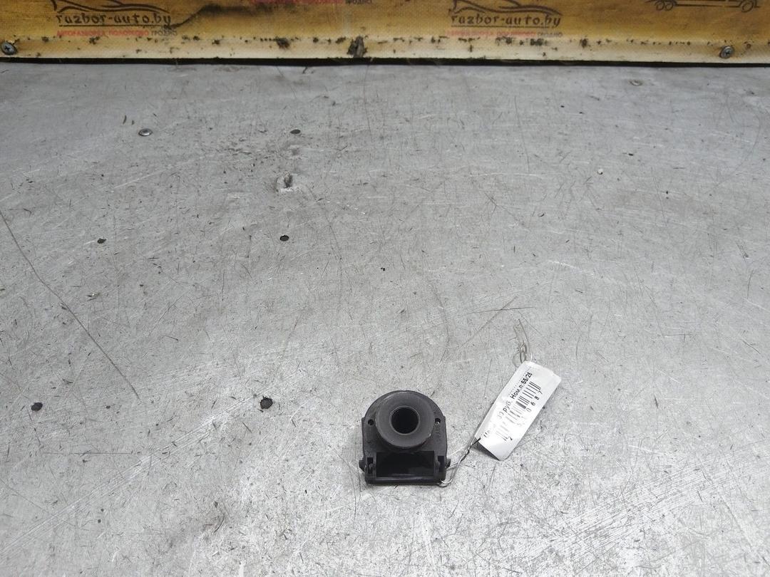 Кронштейн радиатора H32Z06 Citroen C3