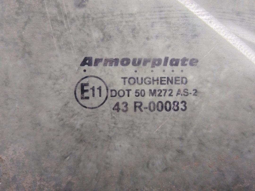 Стекло двери передней правой SGS8SB Skoda Octavia купить