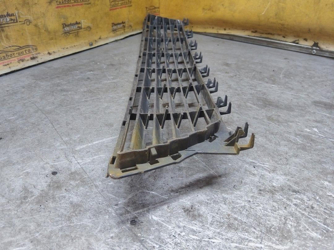 Заглушка (решетка) в бампер передний V9JV55 Opel Corsa купить в магазине запчастей бу