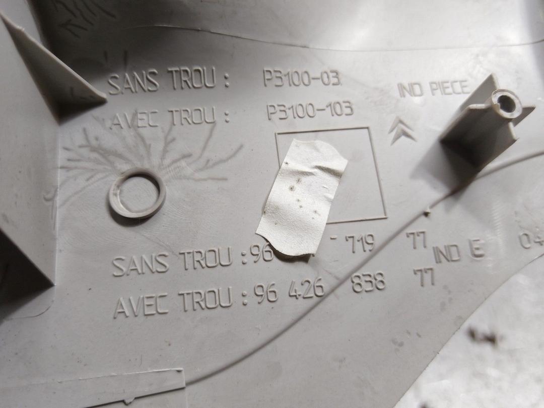 Обшивка стойки задней правой ZKXS4E Citroen C3 купить в магазине запчастей бу