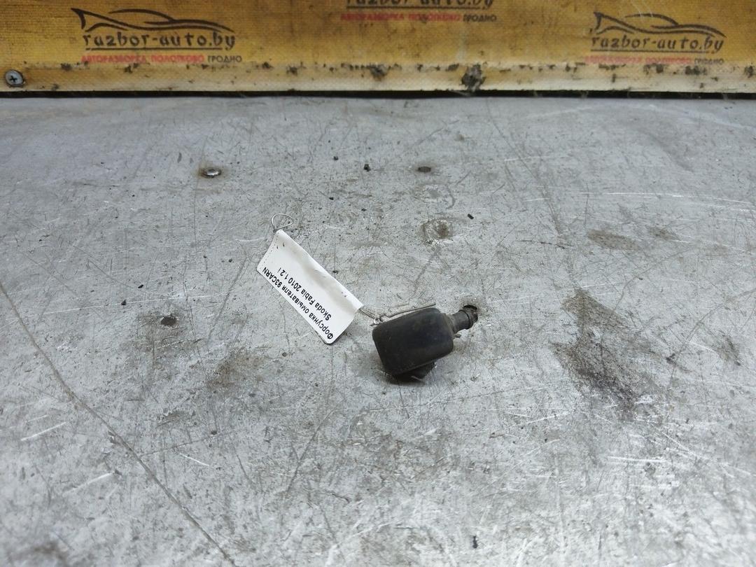 Форсунка омывателя 93CARN Skoda Fabia