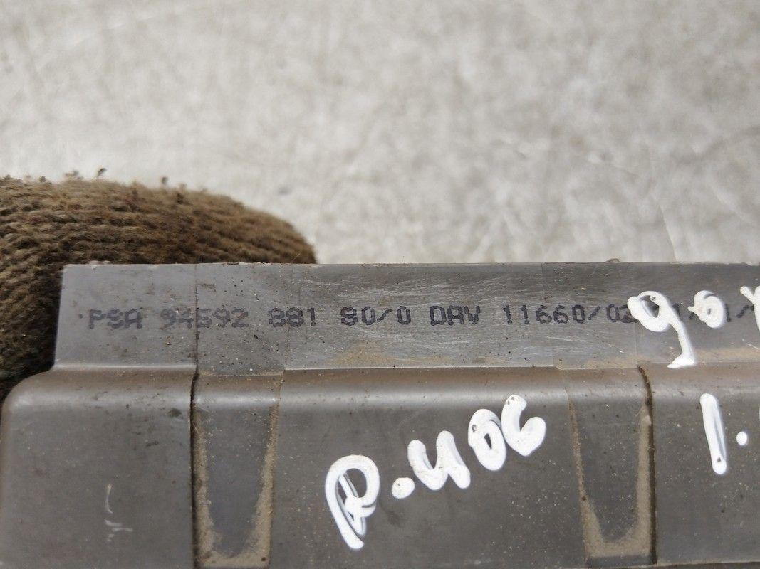 Блок предохранителей L9DKFM Peugeot 406 купить в магазине запчастей бу